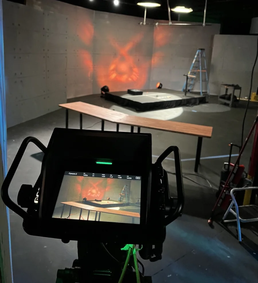 Monitor and set build on a lit stage